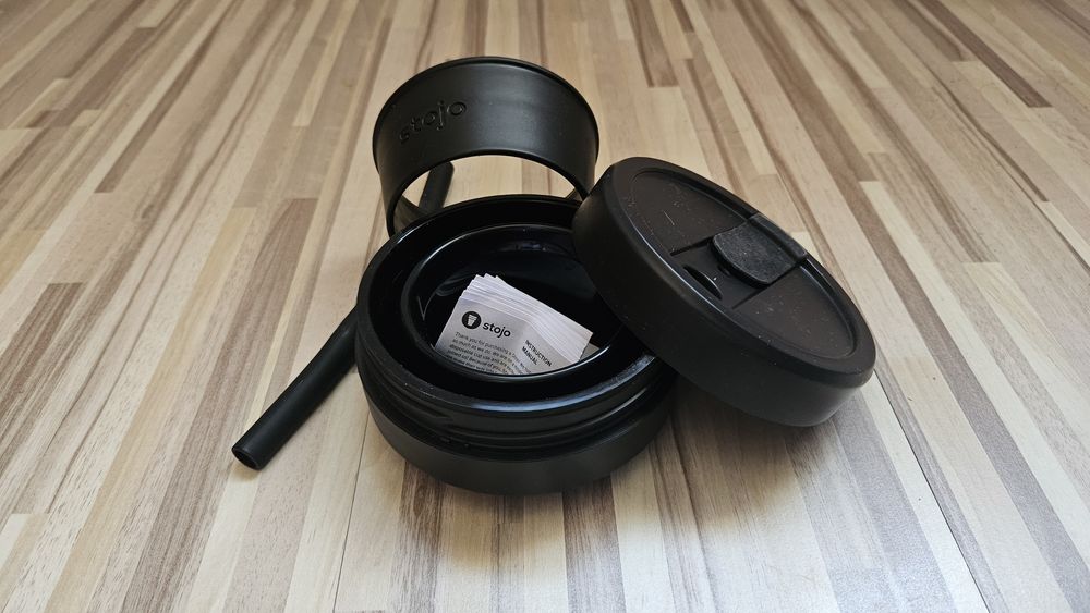 Нова сгъваема чаша Stojo (24 oz) от Платинен медицински LFGB Силикон – Черна