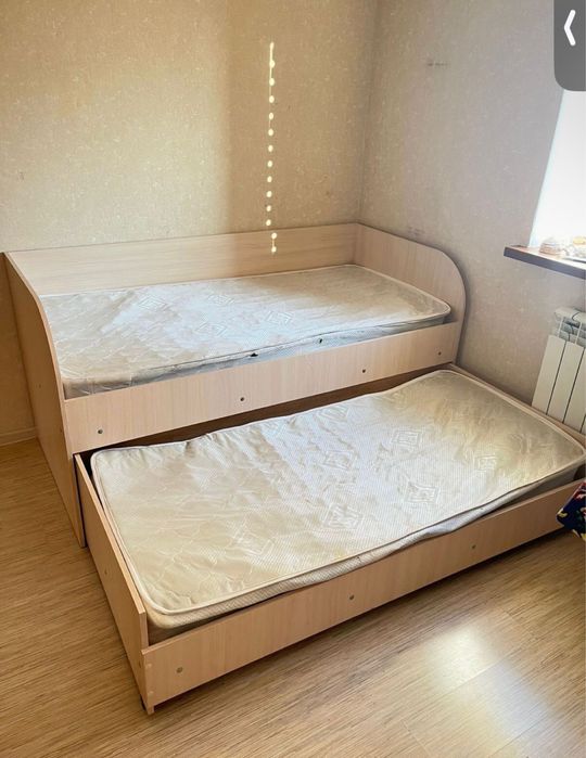 Мебель, Двухъярусный кровать и шкаф