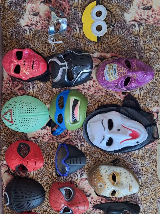 Карнавальные новогодние маски.