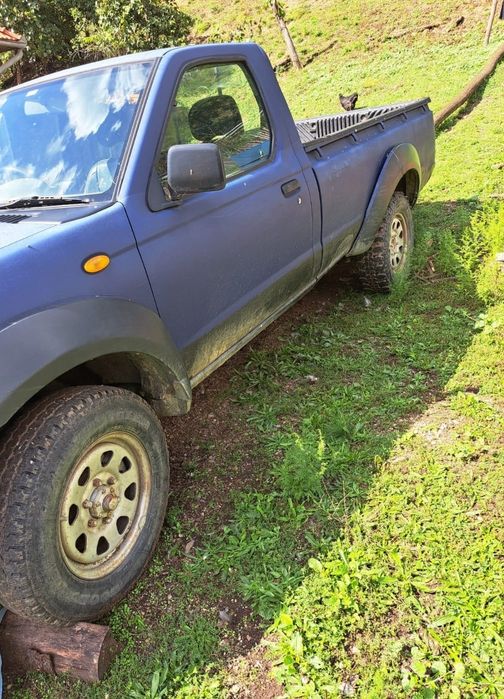 Vând Nissan Navara