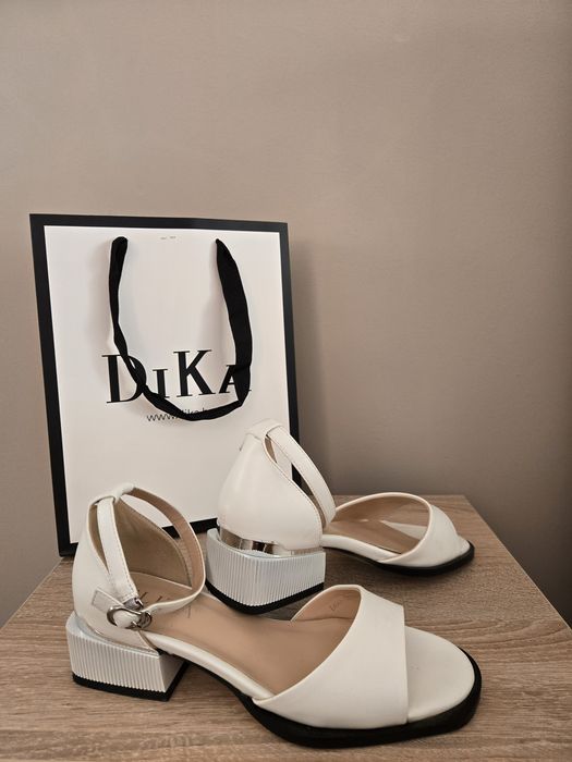 Сандали с каишка