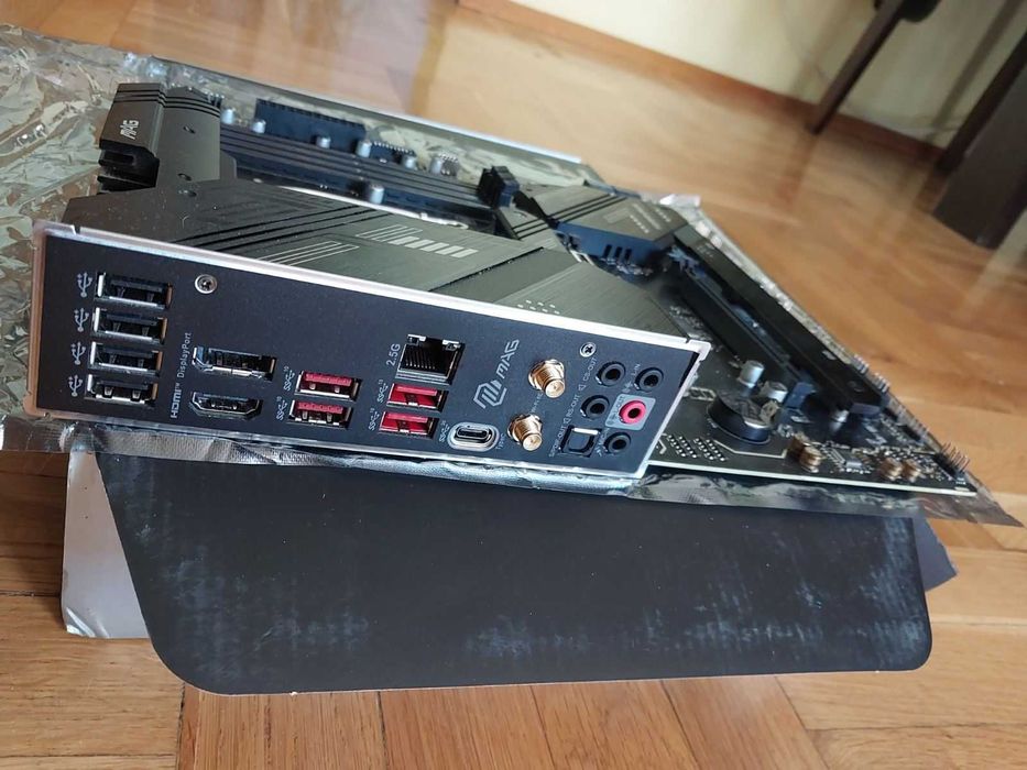 Intel Core i7 13700KF + MSI B760 Tomahawk Wi-Fi DDR5