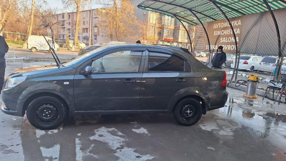 Naxia 3  sotiladi Naqdga 10500$ yoki  nasiyaga  beriladi. Yili 2022