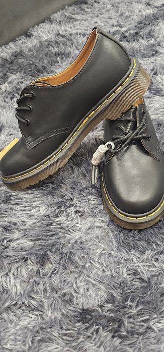 Мужское ботинки доктор мартина