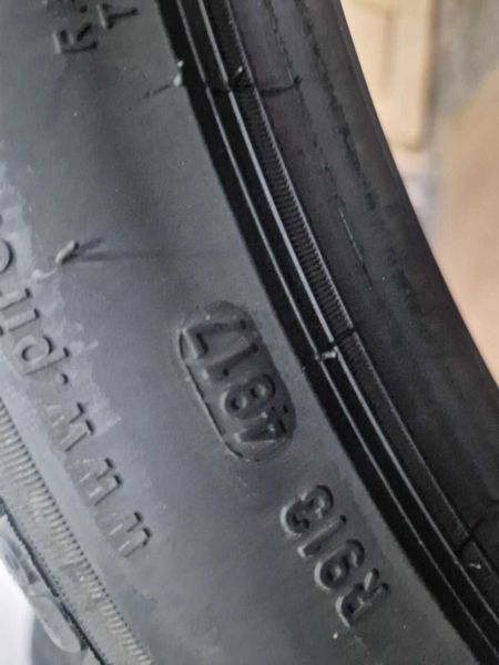 4 Pirelli R20 235/35/-285/35
спорт пакет зимни гуми 
DOT3918