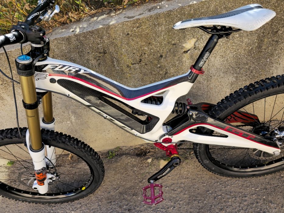 GT Fury Карбонов Като нов 26 цола Fox 40 Kashima XTR Shimano спирачки  Downhill велосипед 1х10  X9 Sram