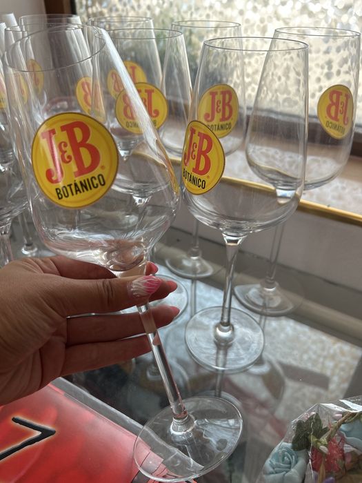 Дълги чаши за коктейл и вино