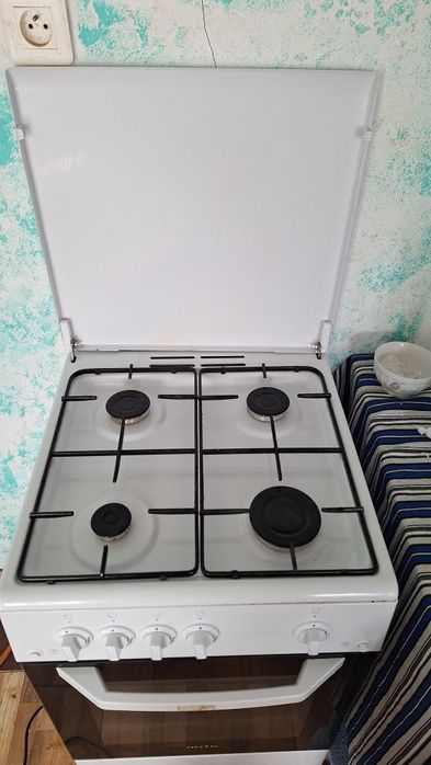 Aragaz cu cuptor Arctic AGM550F