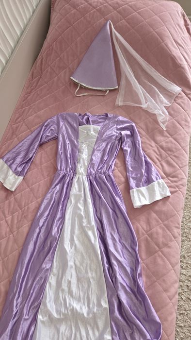 Продам разные  костюмы.