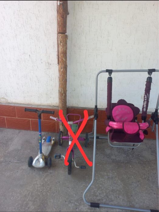 Детские качели и самокат