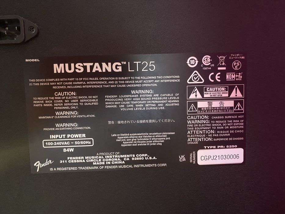 Fender Mustang LT25.
