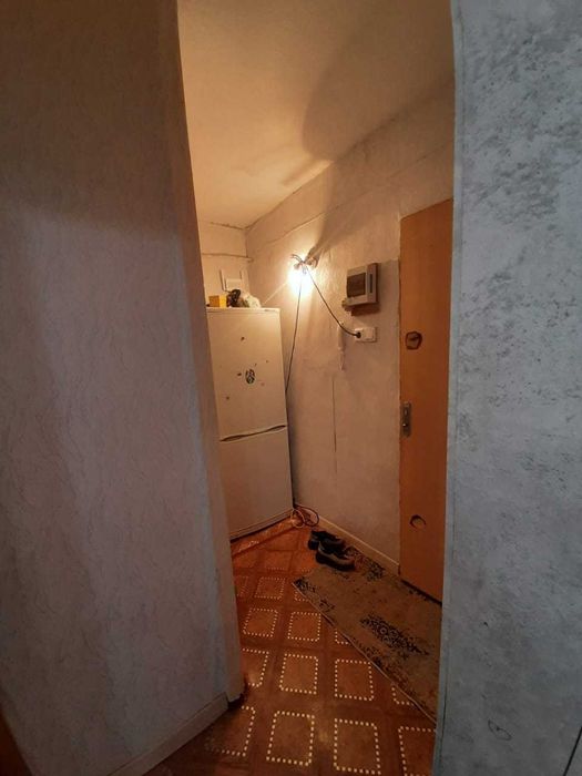 продам 1 комнатную петренко 11