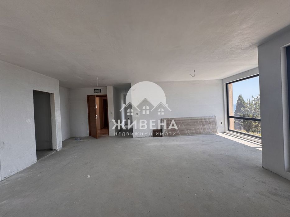 Продава 3-стаен апартамент, кв. Галата, плюс 2 паркоместа - снимка 3