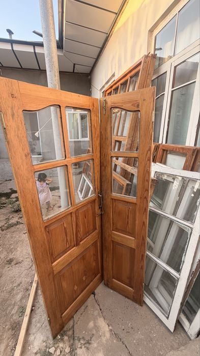 Eshik rom bor 3 ta rom 1 ta eshik