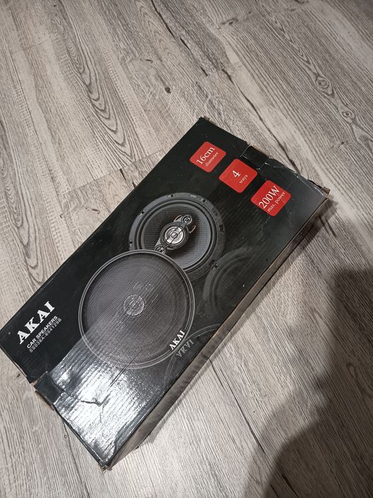 Boxe auto Akai 16 cm/200W