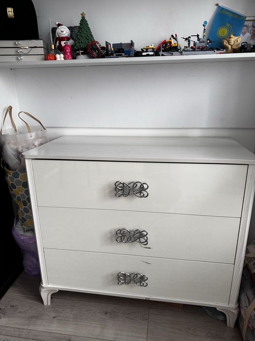 Продам комод.Производство Италия!