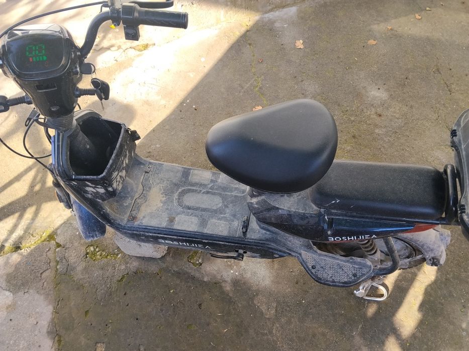 Skuter sotiladi bez prava