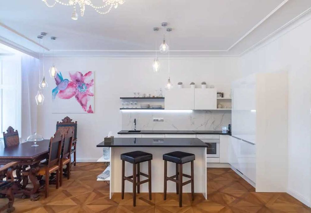 Дава се под наем Двустаен апартамент в Пловдив, Изгрев - 64 кв.м за 341.7 € - Снимка #2