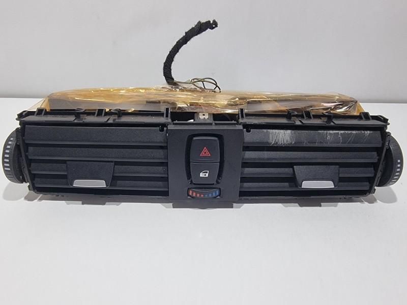 Grila ventilatie bord centrala BMW Seria 3 F30 9218552