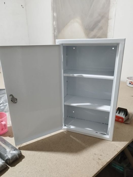 Аптечка металлическая настенная