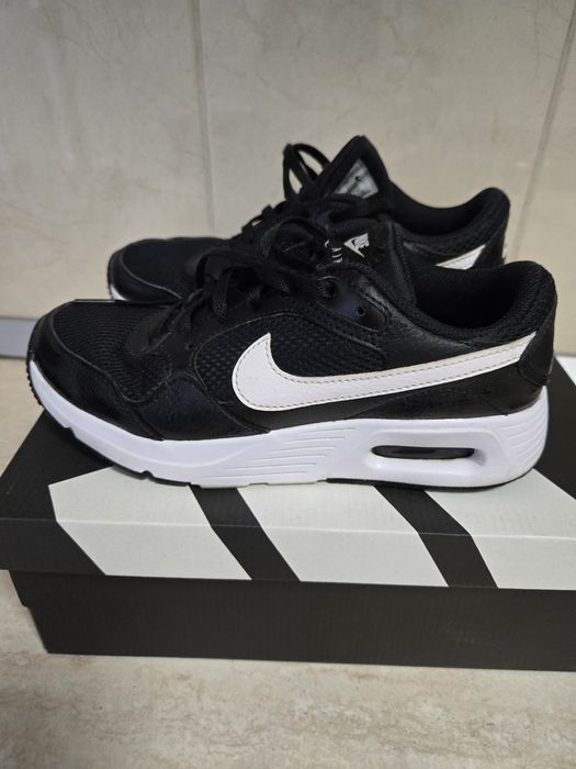 Vând adidași în stare foarte bună