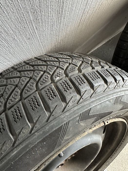 Зимни гуми 195/65/15 (Firestone/Continental) с джанти 15 цола