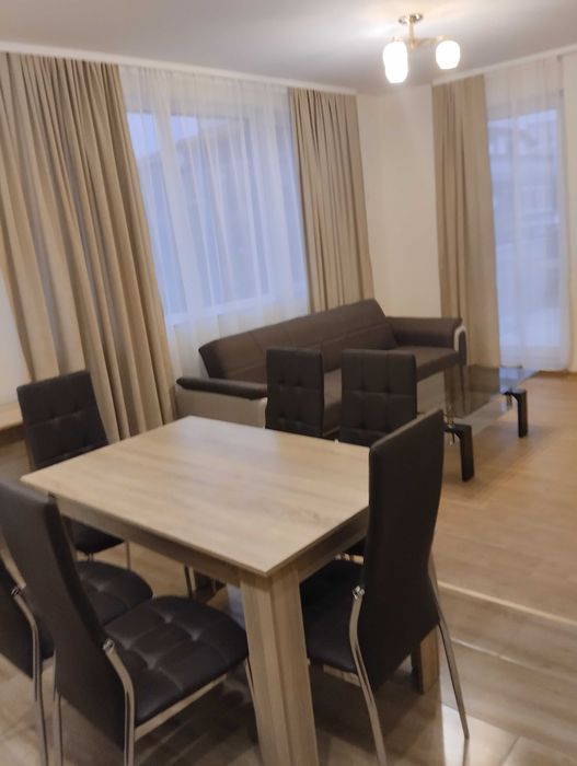 Частно лице отдава нов 3 стаен просторен апартамент 100 м2.