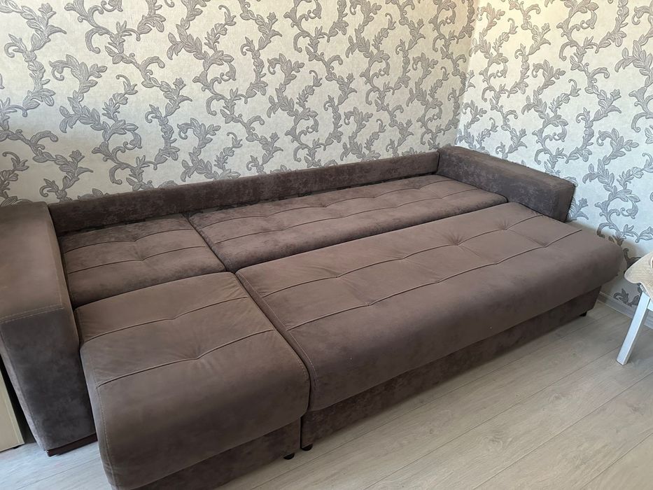 Продам диван, почти новый