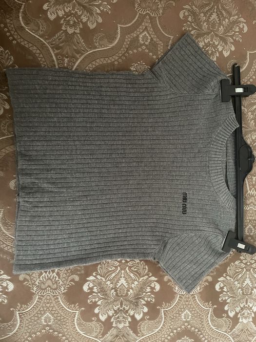 серая футболка в рубчик(новая)