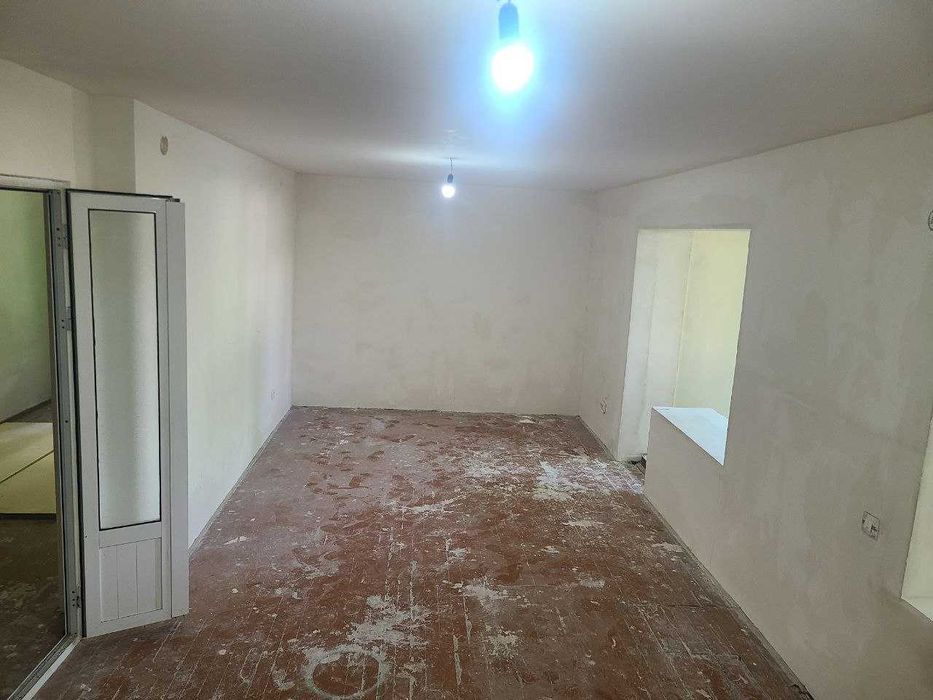 Sarboz kuchada dom 41a/3kv sotiladi