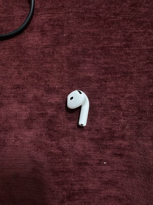 Правое ухо airpods 4  оригинал