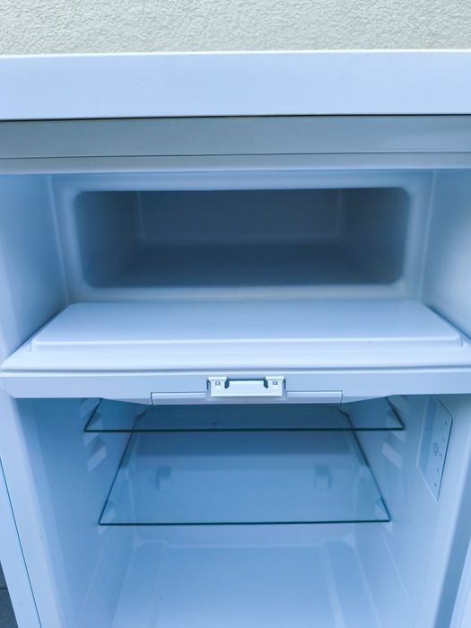 Хладилник/ци с вътрешна камера Либхер/Миеле нов с транспортен дефект!