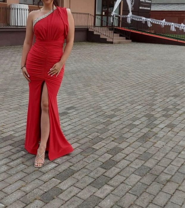 Rochie elegantă roșie