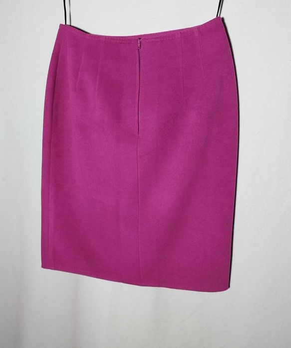 Fustă roz din stofă groasă VINDEM SI FACEM BUCURII citește descrierea