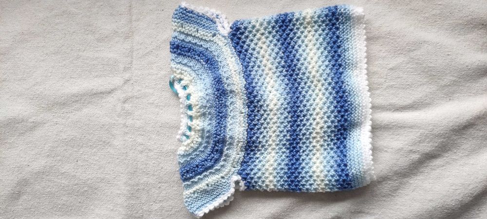 Ръчно плетени бебешки дрешки