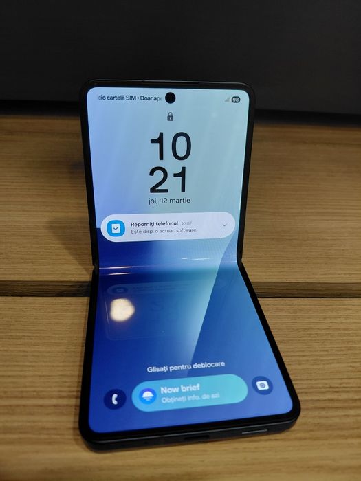 Samsung Z Flip 7,nou ,nefolosit. 3000 ron