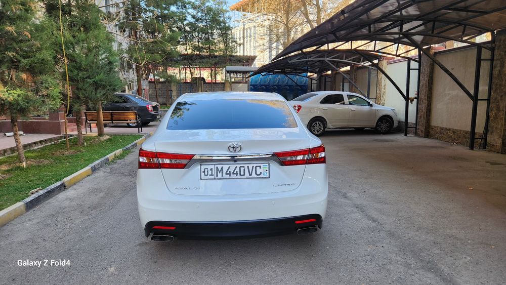 Продаётся тойота авалон.