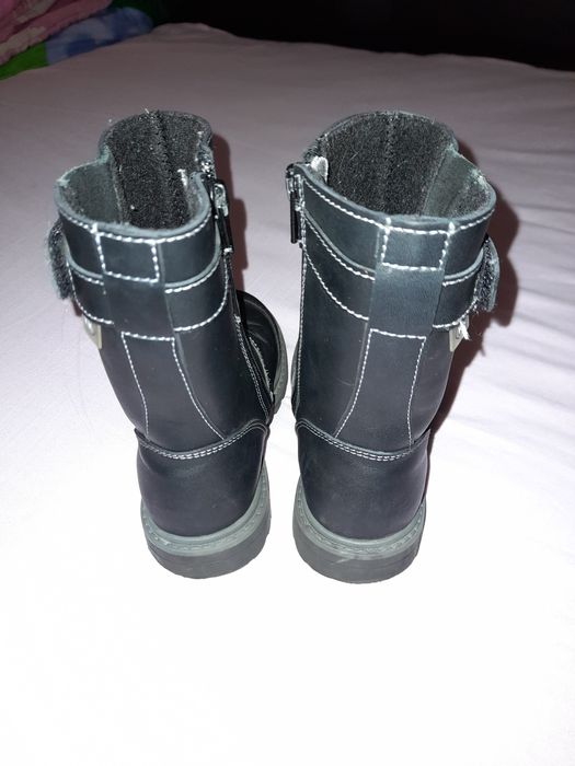 Много детски обувки .Детски ботуши КК 26н и яке бенетон