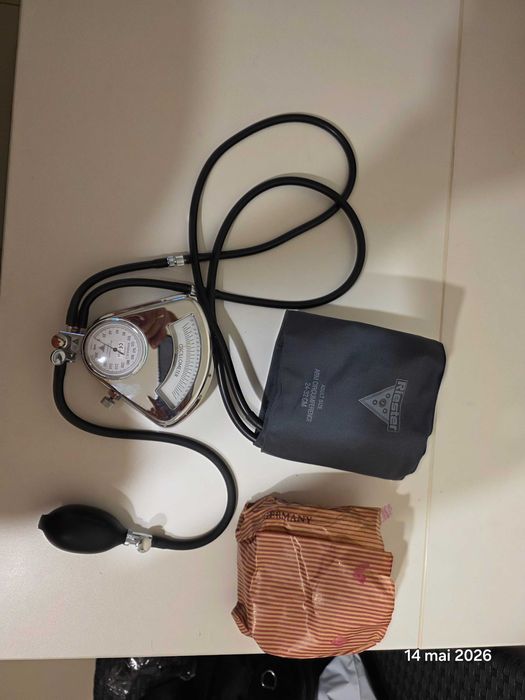 Oscilometru Pachon Riester Vintage – Aparat Medical de Colecție, Stare ExcelentăDescriere: