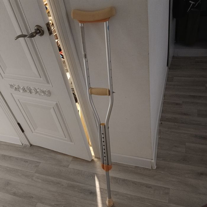 Продам костыли ,цена 6тыс.