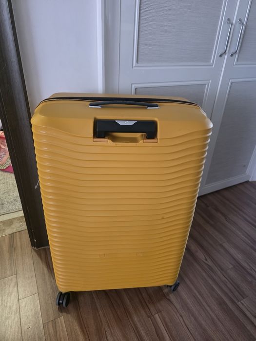Продам отличный чемодан фирмы Samsonite. Очень вместительный.