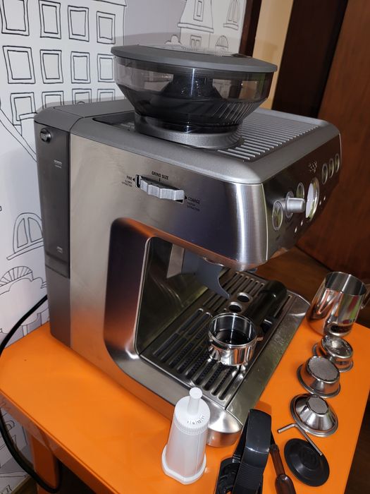Полупрофесионална кафемашина с кафемелачка SAGE Barista Express