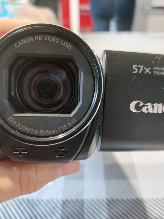 Vând camera video Canon LEGRIA HF R56-Zoom 57x Paulis • OLX.ro