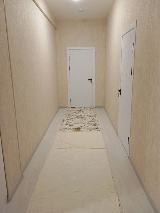 Yangi qurulgan uy 12 qavatli 5-qavatda joylashgan 2 xonali  88.55 kv