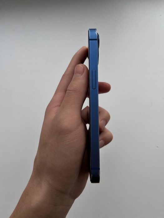 Продам Iphone 13