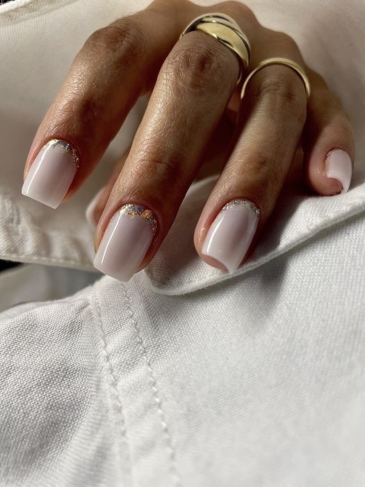 Unghii cu gel sau cu oja semipermanenta