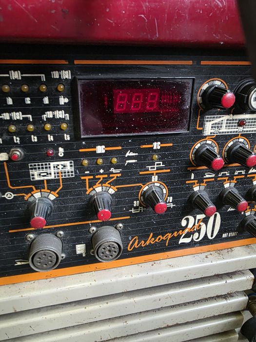 Заваръчен апарат професионален италиански в идеално състояние