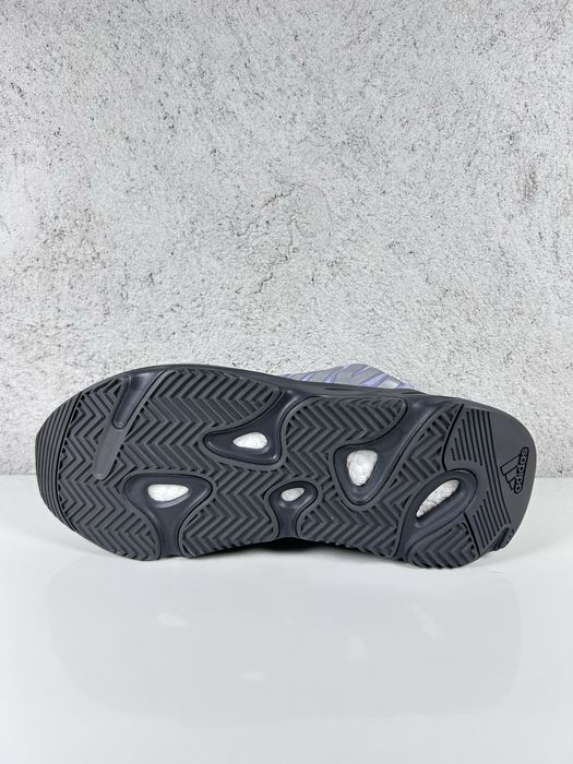 Yeezy Boost 700 MNVN Geode