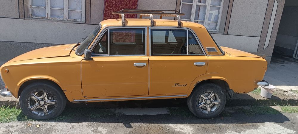 Автомобиль  Жигули 21101
