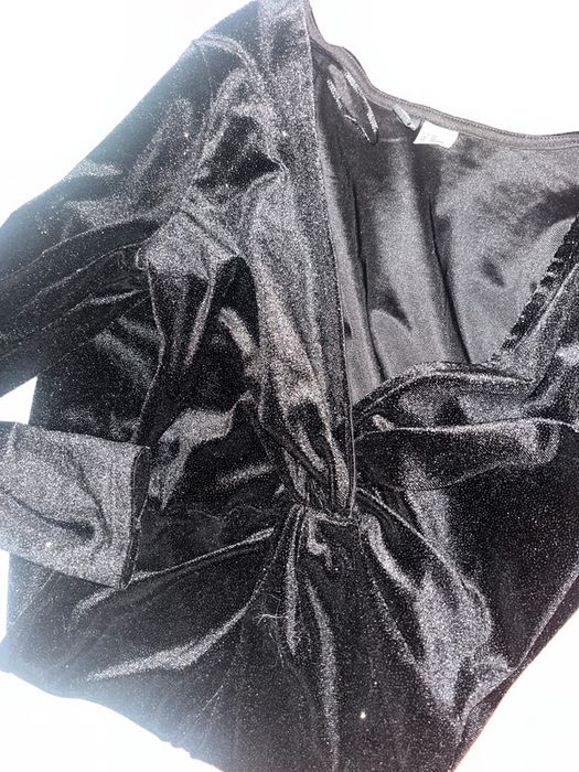 Кадифена Рокля с блестящи частици